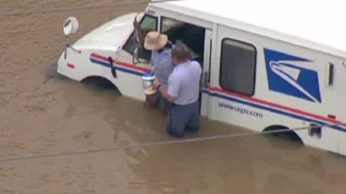 Video Houston Postal Worker Rescued From Flooded Mail Truck By Co